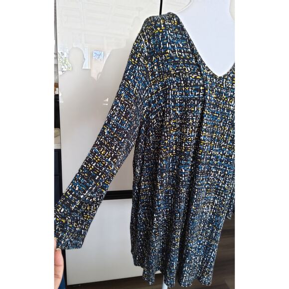 J. Jill Wearever Collection V-neck top in 2X  black blue pattern 3/4 sleeve - Picture 7 of 7